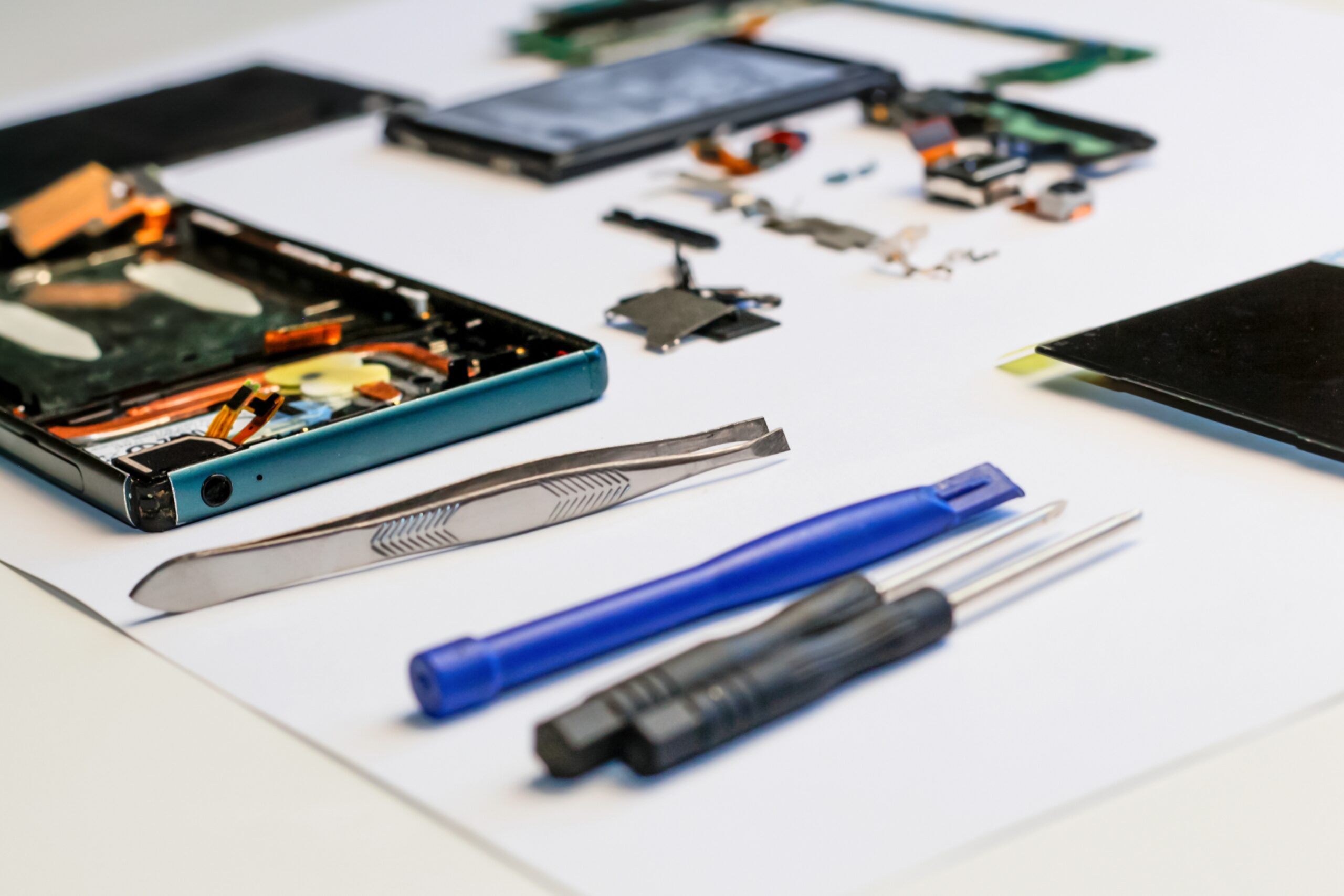 Phone battery replacement service in Leeds for iPhone and Samsung devices at Ultimate Repairs