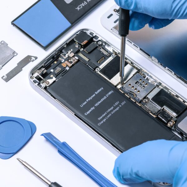 Phone battery replacement service in Leeds for iPhone and Samsung devices at Ultimate Repairs